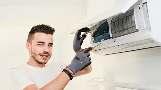 Lyon Solaire Clim Chauffage | Pompe à chaleur & Rénovation globale | Photovoltaïque PAC air/eau Vénissieux